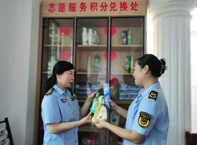 推行志愿服务积分制 咸安区市场监管局