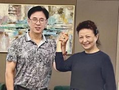 李羚会见加拿大侨领代表文伟建