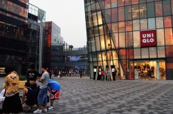 <b>再也不忍直视的“优衣库”,危机公关</b>